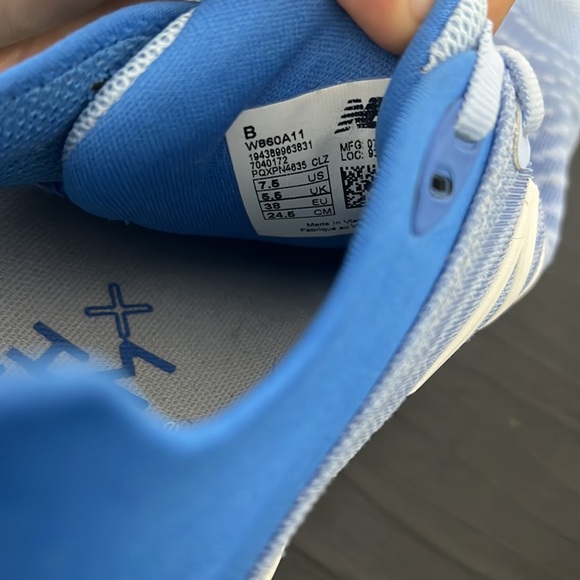 New Balance Womens Fresh Foam 860 v11 Shoes Light Blue White Size 7.5 - Picture 9 of 14